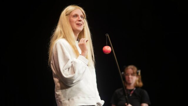 Cult Hits 'Gwyneth Goes Skiing' e 'Diana: The Untold and Untrue Story' anunciam datas da turnê nos EUA (EXCLUSIVO)
