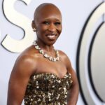 Cynthia Erivo fala sobre o susto do tapete vermelho de Ariana Grande: ‘Nós passamos por algumas merdas’