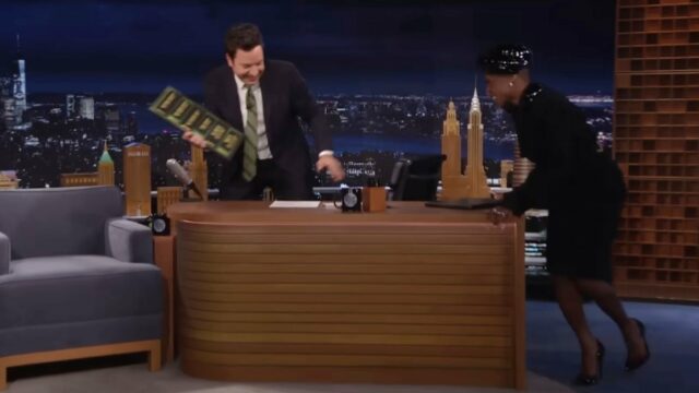 Cynthia Erivo persegue Jimmy Fallon em torno de sua mesa para reordenar a classificação cega de suas músicas 'Wicked' | Vídeo
