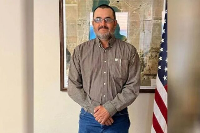 DHS reforça caso contra prefeito acusado de votar ilegalmente três DHS reforça caso contra prefeito acusado de votar ilegalmente três vezes