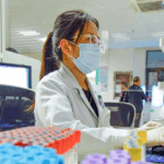 DOJ acusa três cidadãos chineses de contrabando de materiais biológicos para pesquisas universitárias