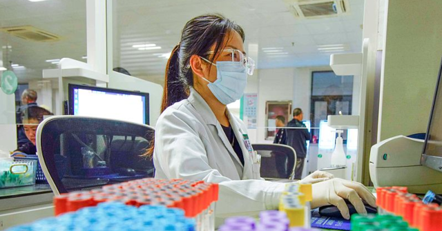 DOJ acusa três cidadãos chineses de contrabando de materiais biológicos DOJ acusa três cidadãos chineses de contrabando de materiais biológicos para pesquisas universitárias