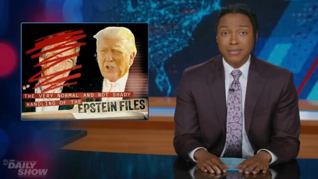 'Daily Show' declara que 'o trem Trump caiu' após a bomba por e-mail de Epstein | Vídeo
