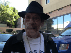 Danny Trejo diz às famílias afetadas pelos ataques do ICE para manterem a esperança 112625 danny trejo kal.jpg