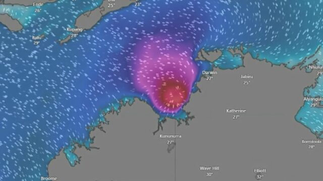 Darwin acordando para uma grande limpeza após o ciclone tropical Darwin acordando para uma grande limpeza após o ciclone tropical Fina