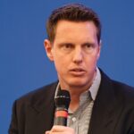 David Ellison minimiza a necessidade da Paramount de adquirir a Warner Bros. Discovery: 'Não há algo obrigatório para nós'