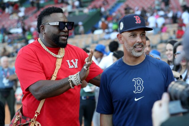 David Ortiz envia mensagem para Alex Bregman antes do sorteio Boston Red Sox legend David Ortiz