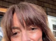 Davina McCall revela diagnóstico de câncer: Star, 58, encontra caroço no seio durante as filmagens de The Masked Singer – e é submetido a uma cirurgia poucos meses após um raro tumor cerebral Davina McCall revelou que foi diagnosticada com câncer de mama há seis semanas e passou por uma cirurgia bem-sucedida após descobrir um caroço durante as filmagens de The Masked Singer