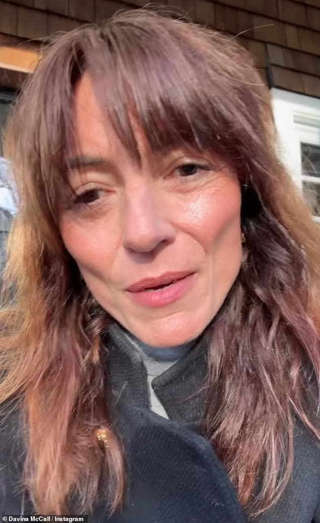 Davina McCall revela diagnóstico de câncer: Star, 58, encontra caroço Davina McCall revelou que foi diagnosticada com câncer de mama há seis semanas e passou por uma cirurgia bem-sucedida após descobrir um caroço durante as filmagens de The Masked Singer