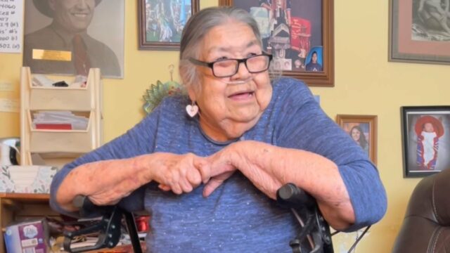 Dawn Little Sky, atriz de 'Rawhide' e artista de animação da Disney, morre aos 95 anos
