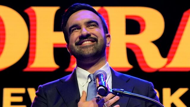 De rapper desconhecido a prefeito: o que a vitória de “Derrubámos uma dinastia política”, disse Zohran Mamdani à sua ruidosa multidão de apoiantes na noite de terça-feira.