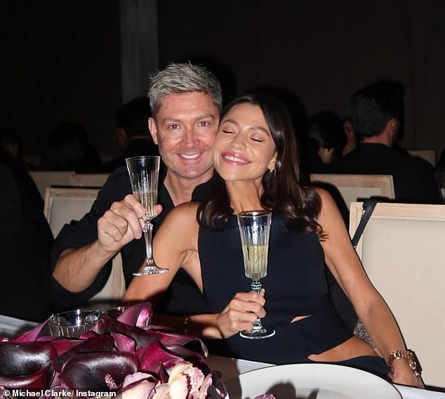 Dê uma olhada na nova casa de Michael Clarke, com Dê uma olhada na nova casa de Michael Clarke, com seis quartos e US$ 20 milhões, em Vaucluse, enquanto o ex-capitão do teste entra para rebater o batedor abatido