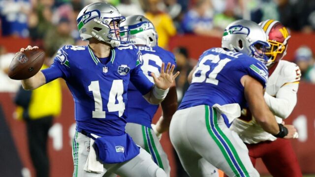 'Decisivo' Darnold estrela com 4 TDs na vitória dos Seahawks
