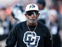Deion Sanders, do Colorado, quebra rotina com decisão surpreendente Deion Sanders