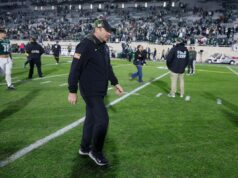 Demissão de Jonathan Smith é esperada após a última derrota do estado de Michigan College football head coach Jonathan Smith of Michigan State Spartans