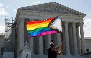 Democratas aplaudem a Suprema Corte por deixar intacto o casamento entre pessoas do mesmo sexo: ‘Uma vitória para a decência e a compaixão’ Democratas aplaudem a Suprema Corte por deixar intacto o casamento entre pessoas do mesmo sexo: 'Uma vitória para a decência e a compaixão'