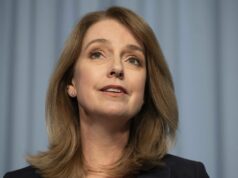 Deputados que condenaram manifestação neonazista recebem ameaças ‘violentas’ online Kellie Sloane, deputada liberal de Vaucluse em Sydney, fala sobre ameaças que recebeu após condenar um protesto neonazista em Sydney.