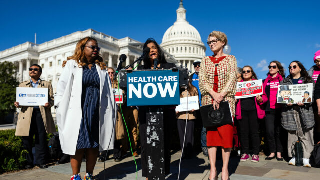 Deveriam os EUA financiar o seguro de saúde ou deixá-lo ao mercado?
