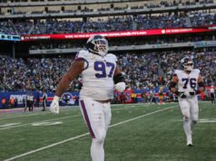 Dexter Lawrence deseja voltar à escalação dos Giants enquanto lida com uma lesão no cotovelo O tackle defensivo do New York Giants, Dexter Lawrence II (97) e o guard Jon Runyan (76), saíram do campo depois que os Giants desistiram de uma conversão de 2 pontos.