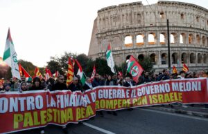 Dezenas de milhares de pessoas manifestam-se na Europa, exigindo justiça pela guerra de Israel em Gaza Dezenas de milhares de pessoas manifestam-se na Europa, exigindo justiça pela guerra de Israel em Gaza