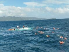 Dezenas de passageiros de cruzeiro ficam flutuando no Mar do Caribe depois que um catamarã de 40 pés afunda durante a excursão Cerca de 55 turistas participavam de uma atividade de navegação como parte de seu cruzeiro de férias no sábado na República Dominicana, antes do incidente ocorrer.