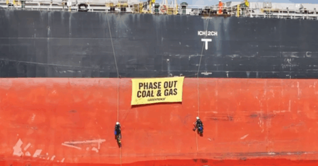 Dezenas de pessoas são presas em protesto contra mudanças climáticas Dezenas de pessoas são presas em protesto contra mudanças climáticas no Porto de Newcastle