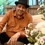 Dharmendra, estrela icônica de Bollywood de 'Sholay' e 'Phool Aur Patthar', morre aos 89