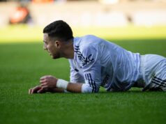 Diogo Dalot alcança feito impressionante que Nani não conseguiu no Manchester United Jogadores do Manchester United comemoram vitória contra o Crystal Palace.