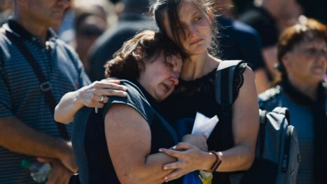 Diretor de 'Time to the Target' sobre como Bruegel influenciou seu retrato da cidade natal de Lviv sob fogo russo
