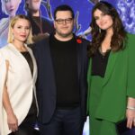 Elsa (dublada por Idina Menzel) em