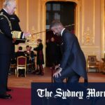 Sir David Beckham é nomeado Cavaleiro Bacharel pelo Rei Carlos III durante uma cerimônia de investidura no Castelo de Windsor.