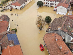 Dois desaparecidos após deslizamentos de terra no norte da Itália Dois desaparecidos após deslizamentos de terra no norte da Itália