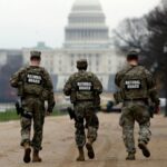 Patrulha da Guarda Nacional ao longo do National Mall em frente ao Capitólio, quarta-feira.