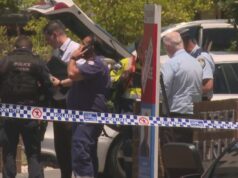 Dois presos após perseguição policial após tiroteio fatal no oeste de Sydney Os dois homens foram levados para a Delegacia de Polícia de Blacktown.