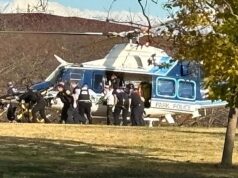 Dois soldados da Guarda Nacional baleados em um ataque tipo emboscada enquanto um tiroteio horrível desencadeia o bloqueio na Casa Branca Um helicóptero da Polícia do Capitólio dos EUA é visto no National Mall evacuando uma vítima de tiroteio da Guarda Nacional