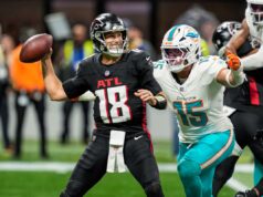 Dolphins trocam Jaelan Phillips pelos Eagles enquanto a liquidação começa antes do prazo de negociação da NFL O erback Kirk Cousins (18) passa sob pressão do linebacker do Miami Dolphins Jaelan Phillips (15) durante o primeiro quarto no Mercedes-Benz Stadium.