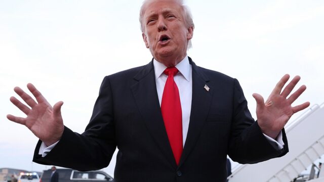 Donald Trump ameaça ação legal contra a BBC por causa da controvérsia de edição
