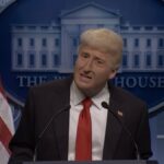 Donald Trump interrompe a coletiva de imprensa por e-mail de Epstein na abertura fria do SNL