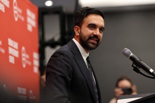 Donald Trump trabalhando na reunião de Zohran Mamdani Donald Trump trabalhando na reunião de Zohran Mamdani