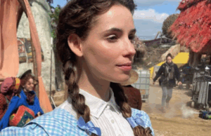 Dorothy fala! A atriz de ‘Wicked: For Good’, Bethany Weaver, diz que assumir o papel icônico de Judy Garland foi uma ‘experiência de mudança de vida’ Dorothy fala! A atriz de 'Wicked: For Good', Bethany Weaver, diz que assumir o papel icônico de Judy Garland foi uma 'experiência de mudança de vida'