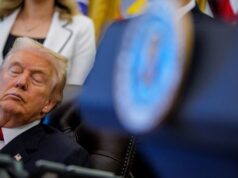 ‘Dozy Don’: imagens do evento Trump Oval Office se tornam virais 'Dozy Don': imagens do evento Trump Oval Office se tornam virais