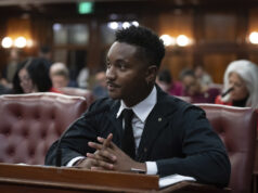 É a vez de Hakeem Jeffries enfrentar um desafiante jovem e progressista O líder da minoria na Câmara, Hakeem Jeffries, DN.Y., disse aos repórteres que os republicanos estão comprometendo os cuidados de saúde dos americanos com suas políticas e sua estratégia para financiar o governo antes do prazo final do mês, no Capitólio em Washington, terça-feira, 16 de setembro de 2025. (AP Photo/J. Scott Applewhite)