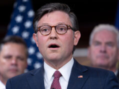 É hora do Partido Republicano enlouquecer oficialmente O candidato democrata ao Congresso, deputado estadual Aftyn Behn, D-Nashville, participa de um evento de campanha durante a eleição especial para o sétimo distrito, quinta-feira, 13 de novembro de 2025, Nashville, Tennessee.