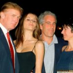Donald Trump com o bilionário criminoso sexual Jeffrey Epstein em 2000, com seus respectivos parceiros Melania Knauss (agora Trump) e Ghislaine Maxwell no clube do presidente Mar-a-Lago, na Flórida.
