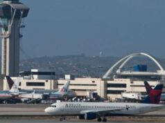 EUA reduzem horários de voos em 10% em 40 aeroportos devido à paralisação EUA reduzem horários de voos em 10% em 40 aeroportos devido à paralisação