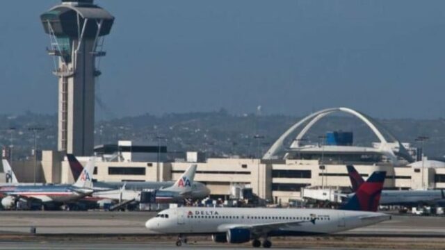 EUA reduzem horários de voos em 10% em 40 aeroportos EUA reduzem horários de voos em 10% em 40 aeroportos devido à paralisação