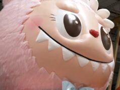 EXCLUSIVO: Veja pela primeira vez o carro alegórico Labubu para o desfile do Dia de Ação de Graças da Macy’s Dylan Dreyer (canto inferior esquerdo) dá uma olhada de perto no carro alegórico de Labubu, ao lado de Brendan Kennedy, diretor de produção criativa da Macy's.