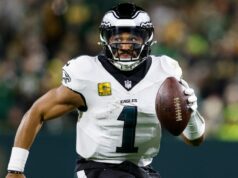 Eagles vencem Packers em slugfest defensivo da NFL Brandon McManus em ação.