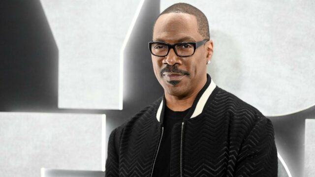 Eddie Murphy recusou-se a participar do 'SNL' por décadas porque 'Dirty Motherf-ers' brincou sobre o fracasso de seu filme: 'F-Y'all!'
