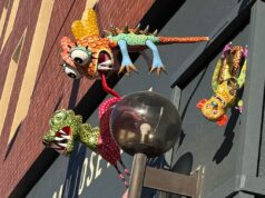 Ei, idiotas! Pare de roubar obras de arte do centro de San Jose As figuras de alebrijes restantes do artista Fernando Escartiz depois que quatro foram roubadas do lado de fora do San Jose Jazz Break Room, no centro de San Jose, em 31 de outubro de 2025. As figuras restantes já foram removidas. (Cortesia San José Jazz)